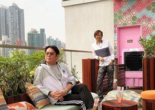 走进谭咏麟在香港的家买房专门挑在了顶楼k1体育3915棋牌天台能俯视整个维港(图4)